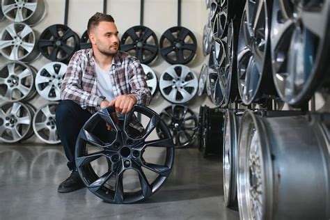 Porównanie cen wymiany opon na felgach stalowych i aluminiowych
