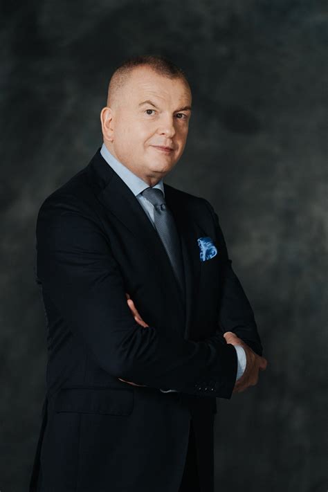 Zarząd spółki omawiający dokumenty