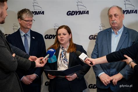 Wizualizacja przebiegu postępowań upadłościowych Vistal Gdynia SA i spółek zależnych