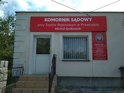 Komornik sądowy przy pracy