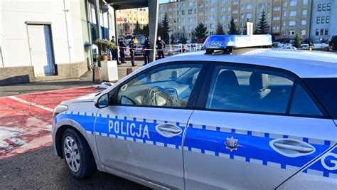 Policja na miejscu ataku nożownika