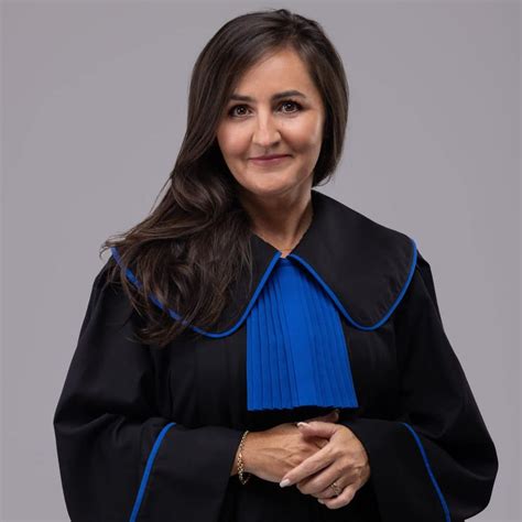 Ilustracja przedstawiająca podział majątku małżeńskiego w przypadku upadłości jednego z małżonków.