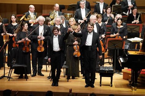 Portret Witolda Rowickiego, dyrygenta i organizatora Orkiestry Filharmonii Narodowej