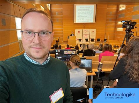 Marcin Kokoszka jako prelegent na konferencji biznesowej