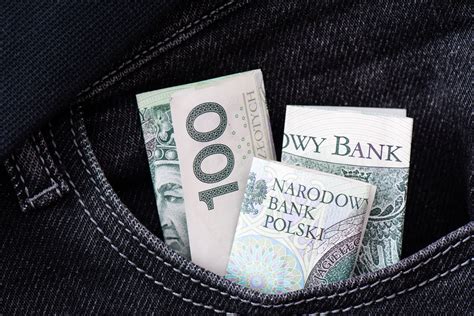 Infografika: Jak działa zajęcie konta bankowego i kwota wolna od zajęcia
