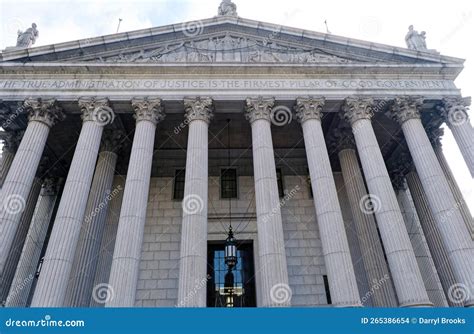 Budynek sądu lub kancelarii komorniczej