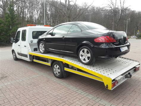 Samochód na lawecie