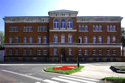 zdjęcie budynku sądu w Pile