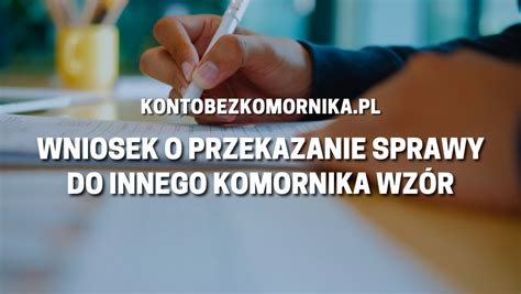 Ilustracja przedstawiająca komornika zajmującego się dokumentami