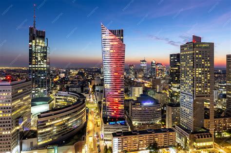 Zdjęcie przedstawiające warszawski apartamentowiec