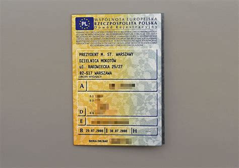 Zdjęcie dokumentu dowodu rejestracyjnego samochodu