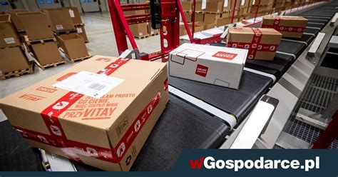 proces doręczania paczek przez kuriera