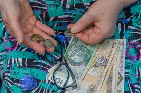 Symboliczne przedstawienie oszczędności na przetargu