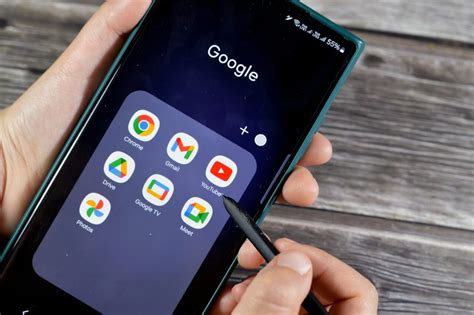 smartfon z aplikacją pożyczkową