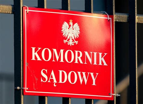 Komornik sądowy podczas pracy